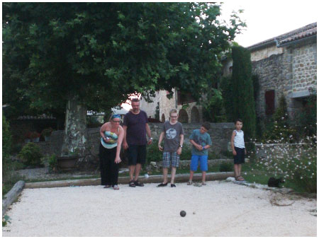 Le terrain de pétanque